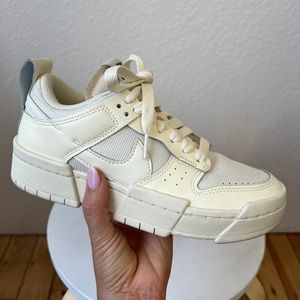 Nike low disrupt in coconut milk - W6.5